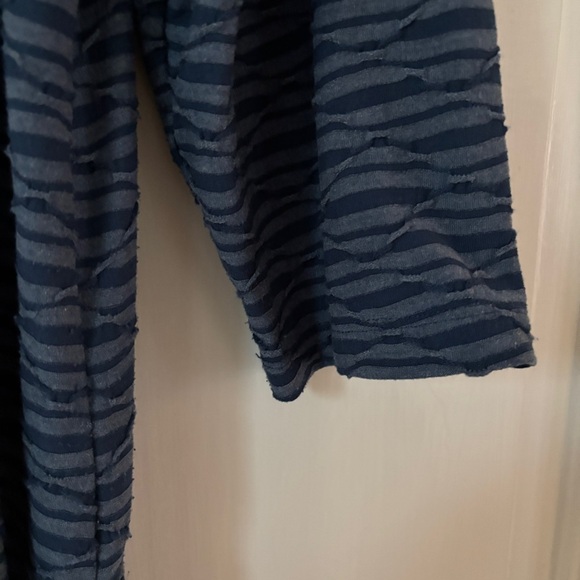 Chico’s Size 3 Spring Waves Textured Asymmetrical Hem Blue Tunic‎ Chicos Size XL - Picture 5 of 11